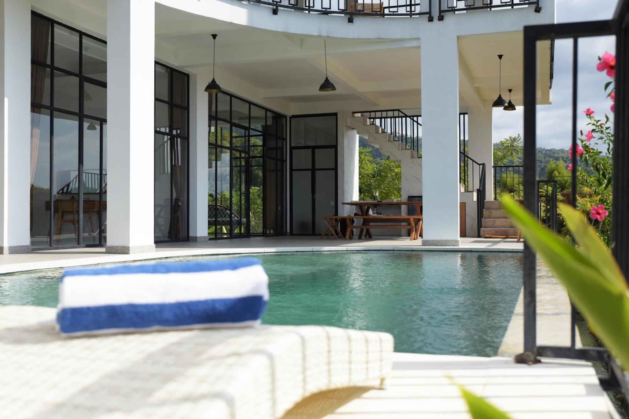 Вилла The Hacienda Lovina Экстерьер фото